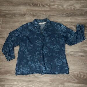 Victoria Jones Button Up💙